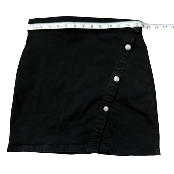 We The Free, Black Button-Front Women's Skirt, size 6 - Picture 3 of 4